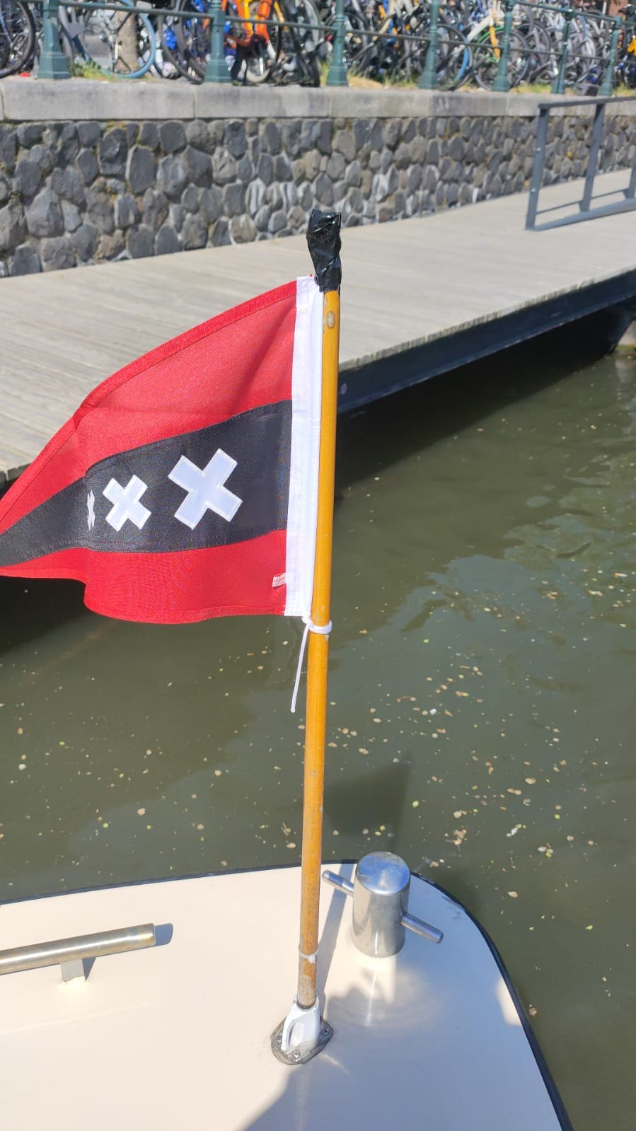 De Amsterdamse vlag voorop The Hyacinth.